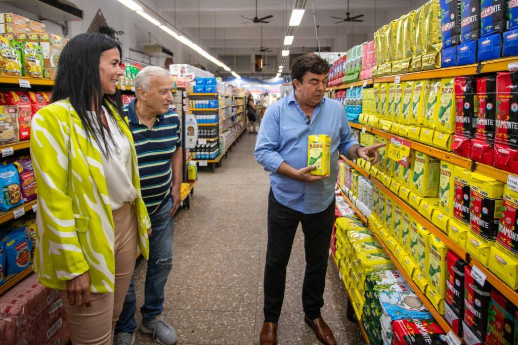 Fernando Espinoza recorre comercios de La Matanza
