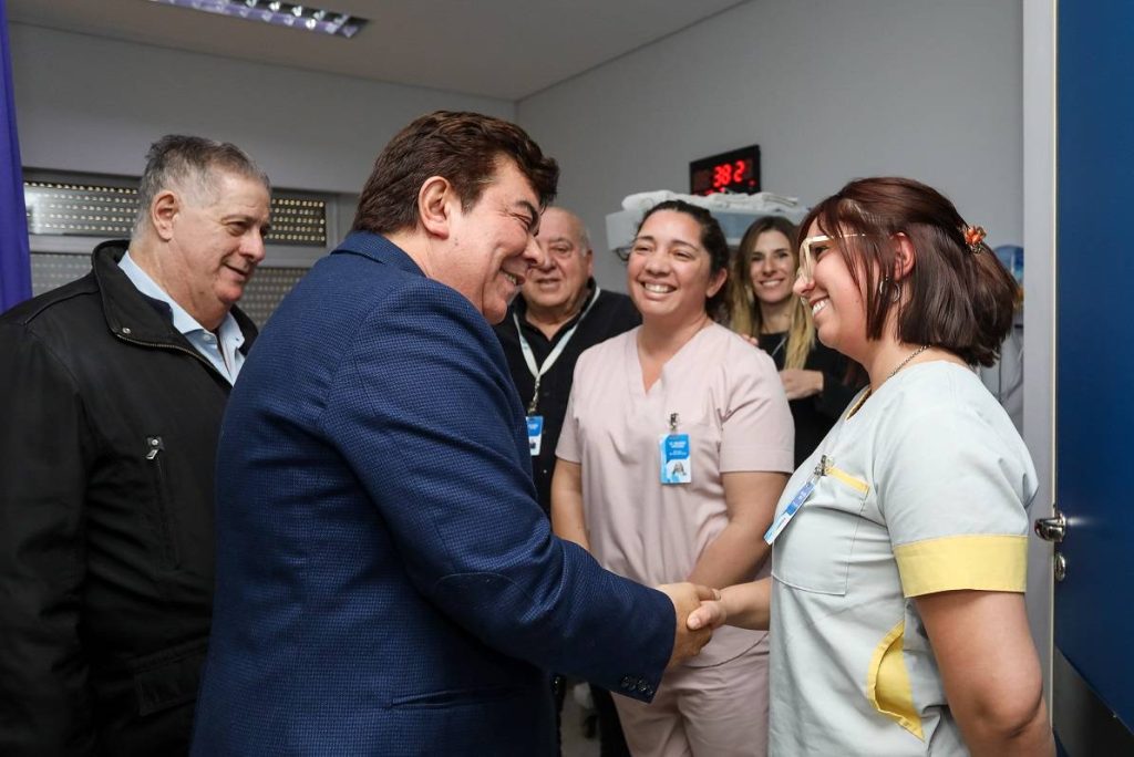 El intendente de La Matanza, Fernando Espinoza, visitó el Hospital René Favaloro, de la localidad de Rafael Castillo.