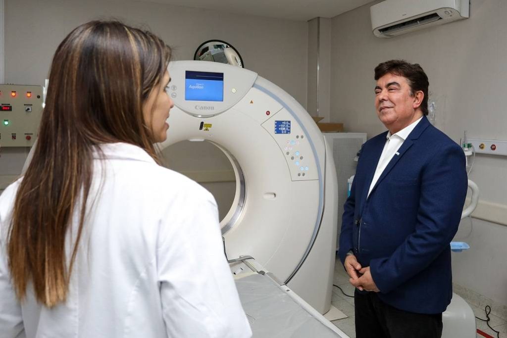El intendente Fernando Espinoza visitó el Hospital René Favaloro, de Rafael Castillo