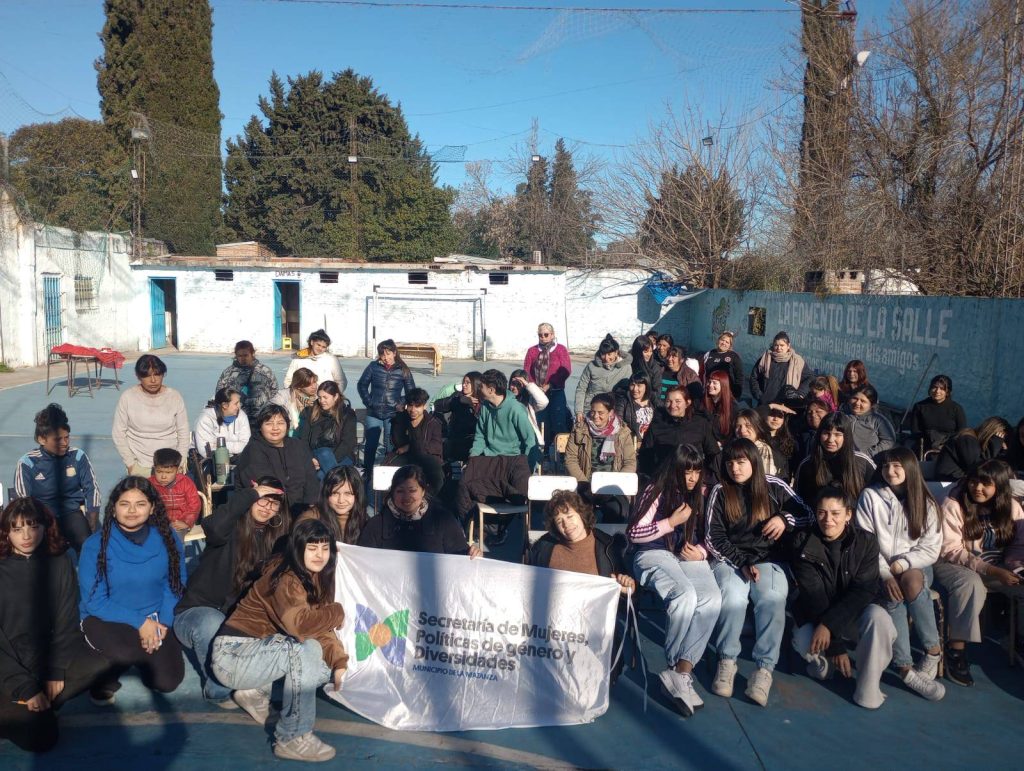 Taller de gestión menstrual con estudiantes del colegio La Salle