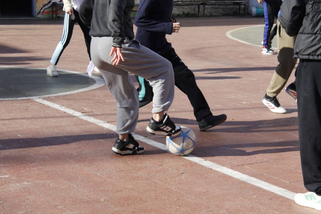 Nuestra jugada, jornada prevención violencia en noviazgos, con Envión Uniendo Barrios en Casanova