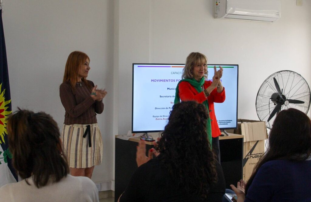 Liliana Hendel y Noor Jiménez Abraham en inicio de curso para docentes sobre Movimientos Populares de Mujeres y La Matanza