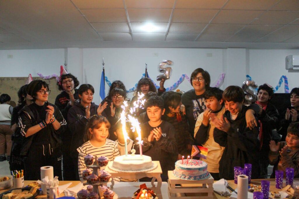 Dos años de meriendas para infancias y adolescencias trans y sus familias