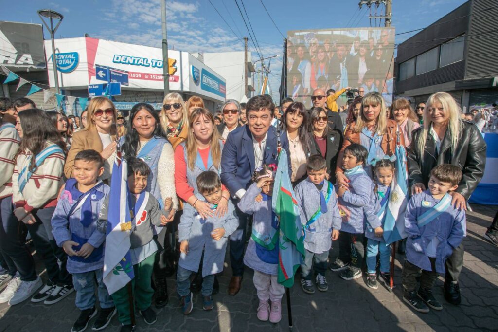 Fernando Espinoza y gabinete en acto por el 9 de Julio en La Matanza