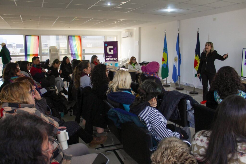 Liliana Hendel en el cierre del curso para docentes Movimientos Populares de Mujeres y La Matanza