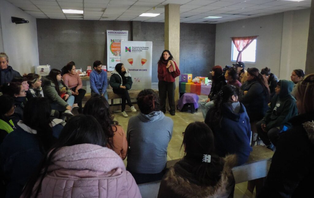 Taller de Gestión Menstrual en el Club San Petersburgo