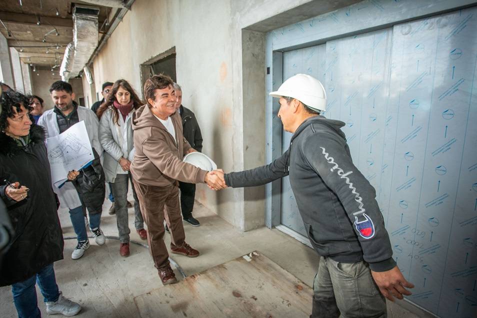 Recorrida por las obras del hospital veterinario en La Matanza