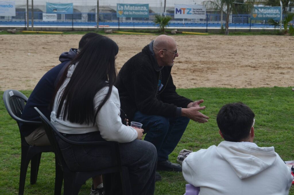 Festejo Día de la Primavera con niñeces e adolescencias trans en el Polideportivo Balestrini
