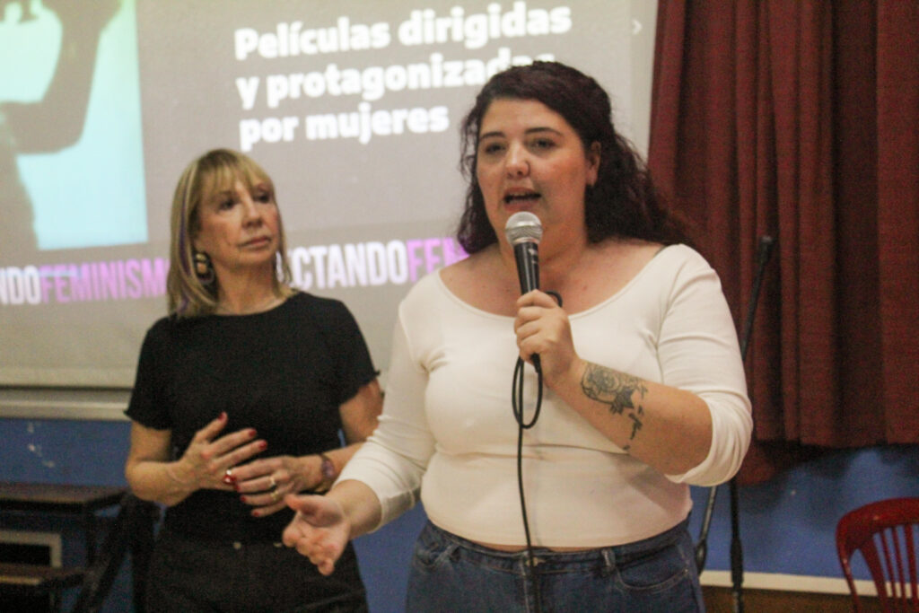 Proyección documental Las Muchachas, de Alejandra Marino