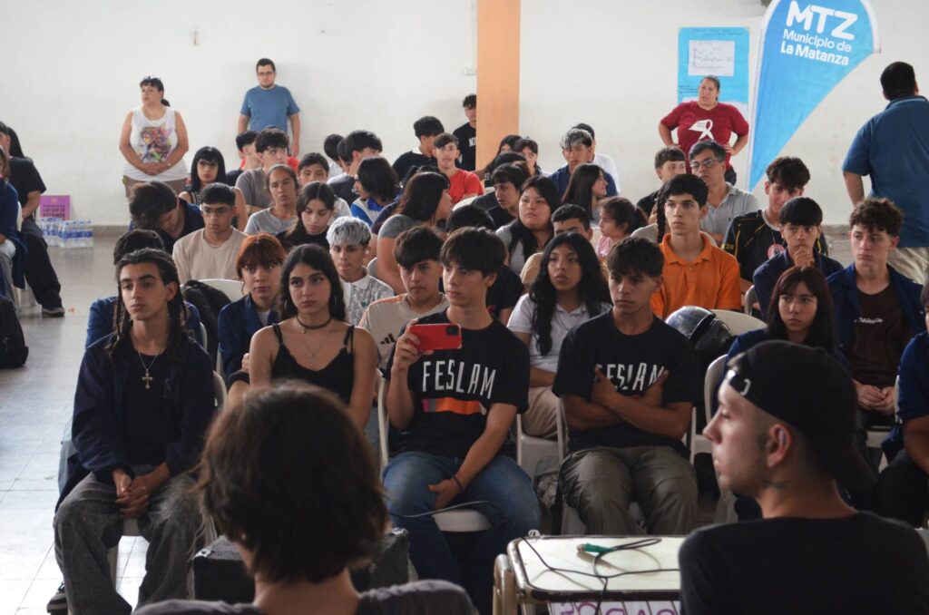 Proyección cine debate en escuela técnica, en el marco de los 16 Días de Activismo contra las Violencias de Género