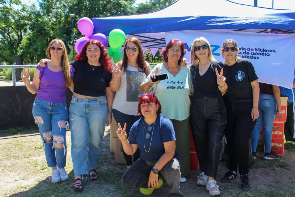 Taller de Gestión Menstrual en la Plaza Oro Verde - 16 Días de Activismo contra las Violencias de Género 2025
