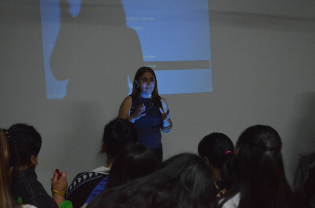 Talle Noviazgos Sin Violencias en el CAM, en el marco de los 16 Días de Activismo contra las Violencias de Género