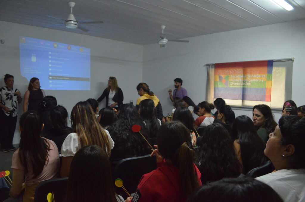 Taller Noviazgos Sin Violencias en el CAM, en el marco de los 16 Días de Activismo contra las Violencias de Género