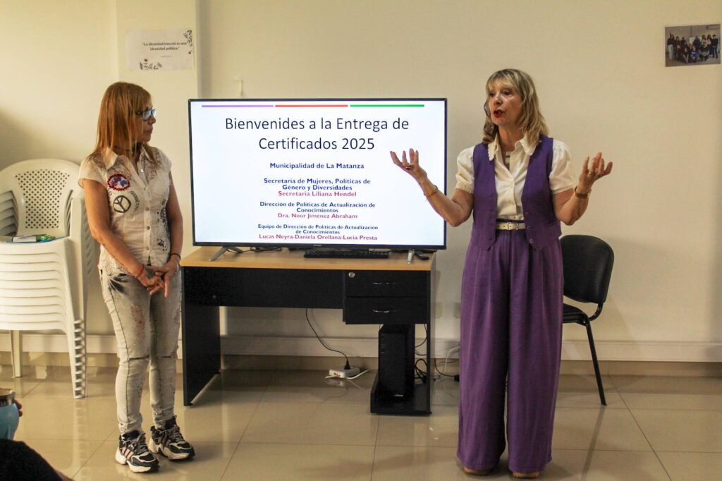 Entrega de certificados de cursos a docentes 2025