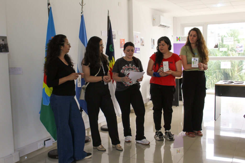 Entrega de certificados de cursos a docentes 2025