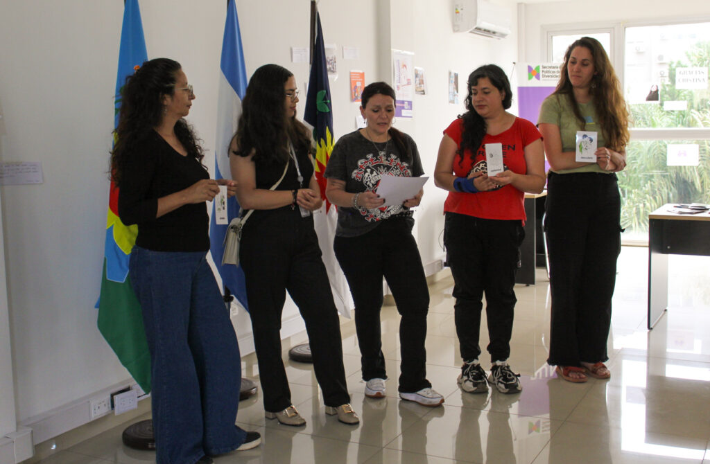 Entrega de certificados de cursos a docentes 2025