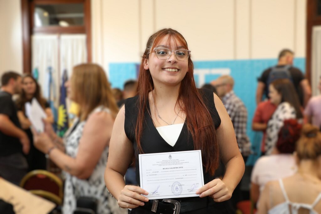 Entregan certificados a graduados y graduadas de los Centros de Formación Profesional de La Matanza