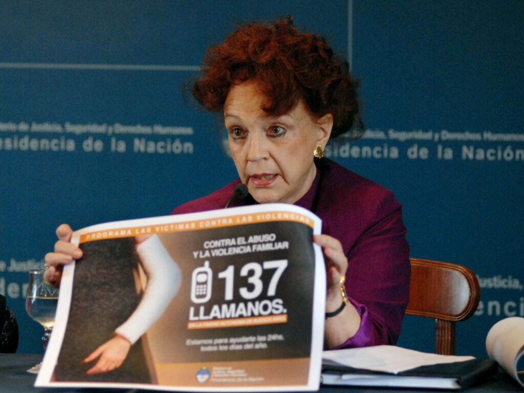 Eva Giberti, línea 137