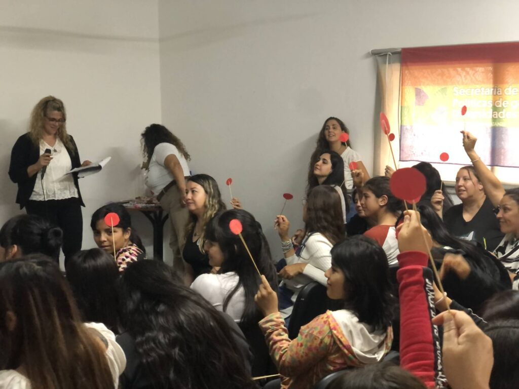 Taller 16 días activismo Centro de Atención a la Mujer, CAM