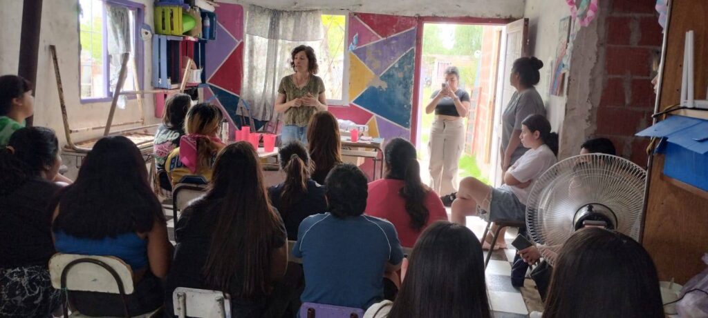 Taller de Gestión Menstrual en Manitos de Barro, 16 Días de Activismo contra las Violencias