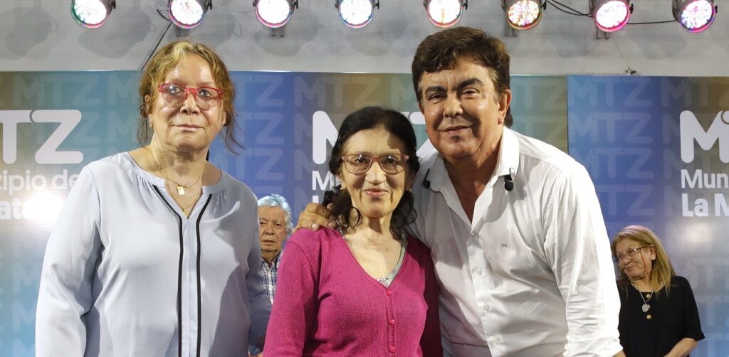 Entrega de lentes a personas mayores de La Matanza