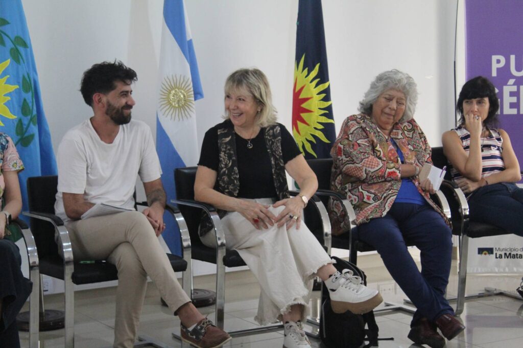 Reunión con centros conveniados, red de asistencia contra las violencias en La Matanza. Liliana Hendel, Nelly Borquez, Nahuel Paz
