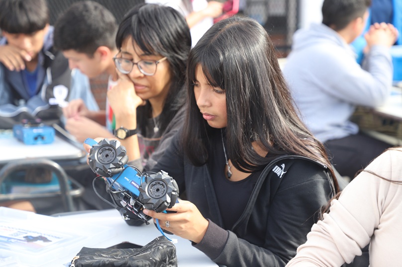 La Matanza fortalece la enseñanza en robótica e inteligencia artificial en las escuelas secundarias