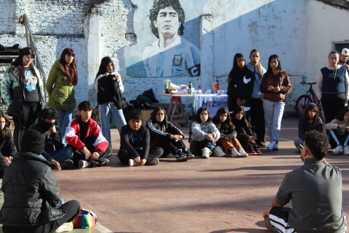 Nuestra jugada, jornada prevención violencia en noviazgos, con Envión Uniendo Barrios en Casanova