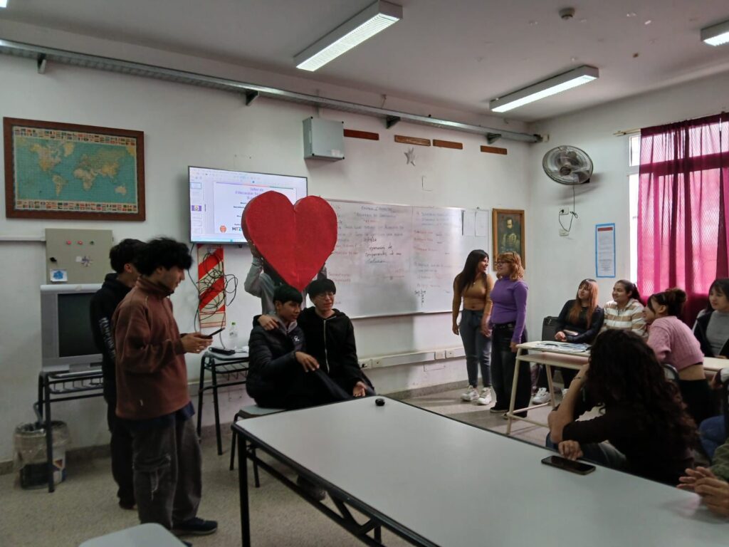 Taller de ESI en la escuela secundaria N° 114 de Virrey del Pino. Se abordó violencia en los noviazgos