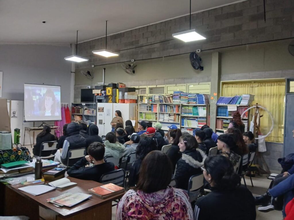 Taller de ESI en la escuela secundaria 29 de Villa Luzuriaga. Se abordó violencia en los noviazgos