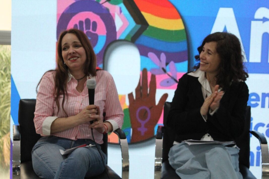 Guadalupe, mamá de Camilo; y Cecilia Turquet. Mesa Merienda Infancias y Adolescencias Trans y sus Entornos Afectivos - La Matanza