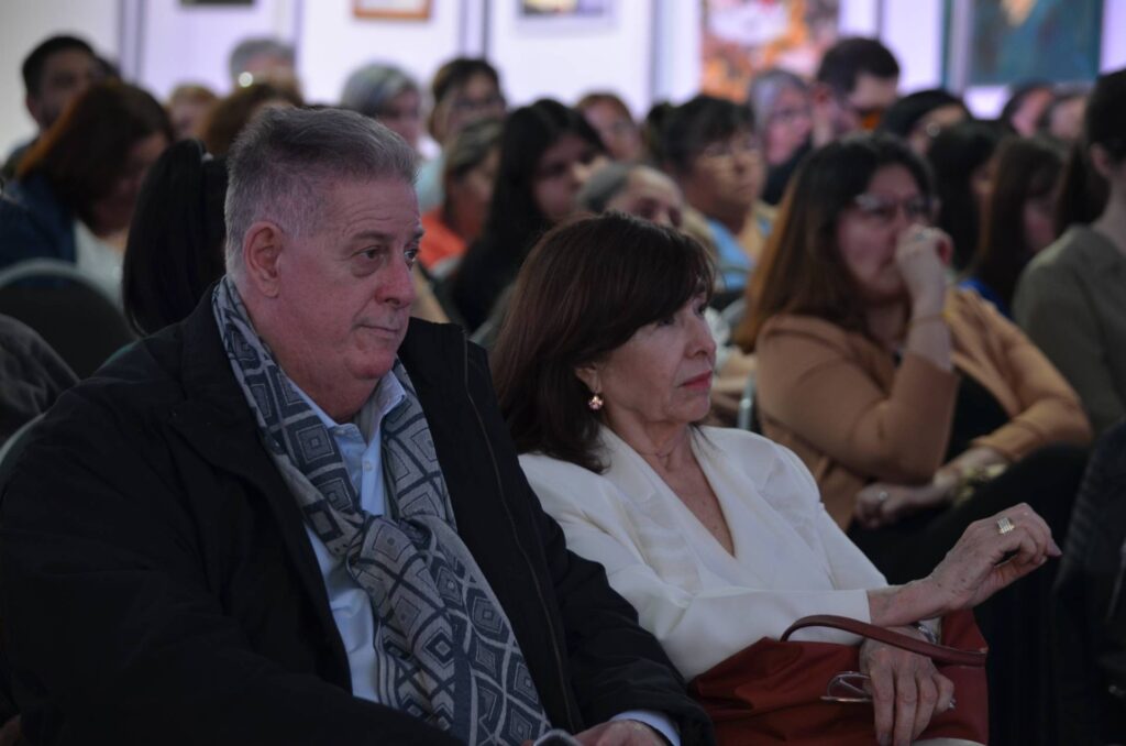 Charla Feminismos sin fronteras, en la 19 Feria del Libro de La Matanza. Liliana Hendel, Marita Perceval y María Elena Naddeo