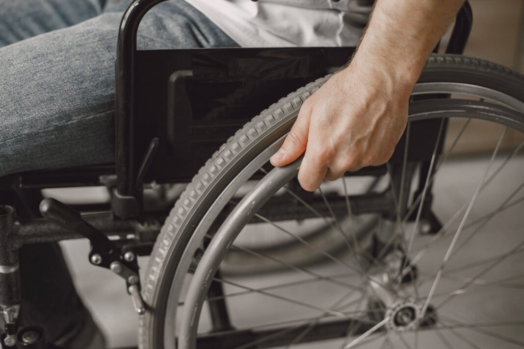 entrega y asesoramiento pase en transporte para personas con discapacidad